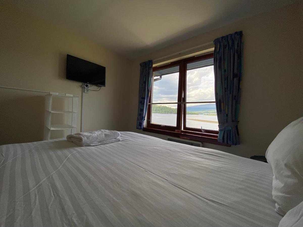 Waterfront Lodge - Accommodation Only Fort William Exterior photo