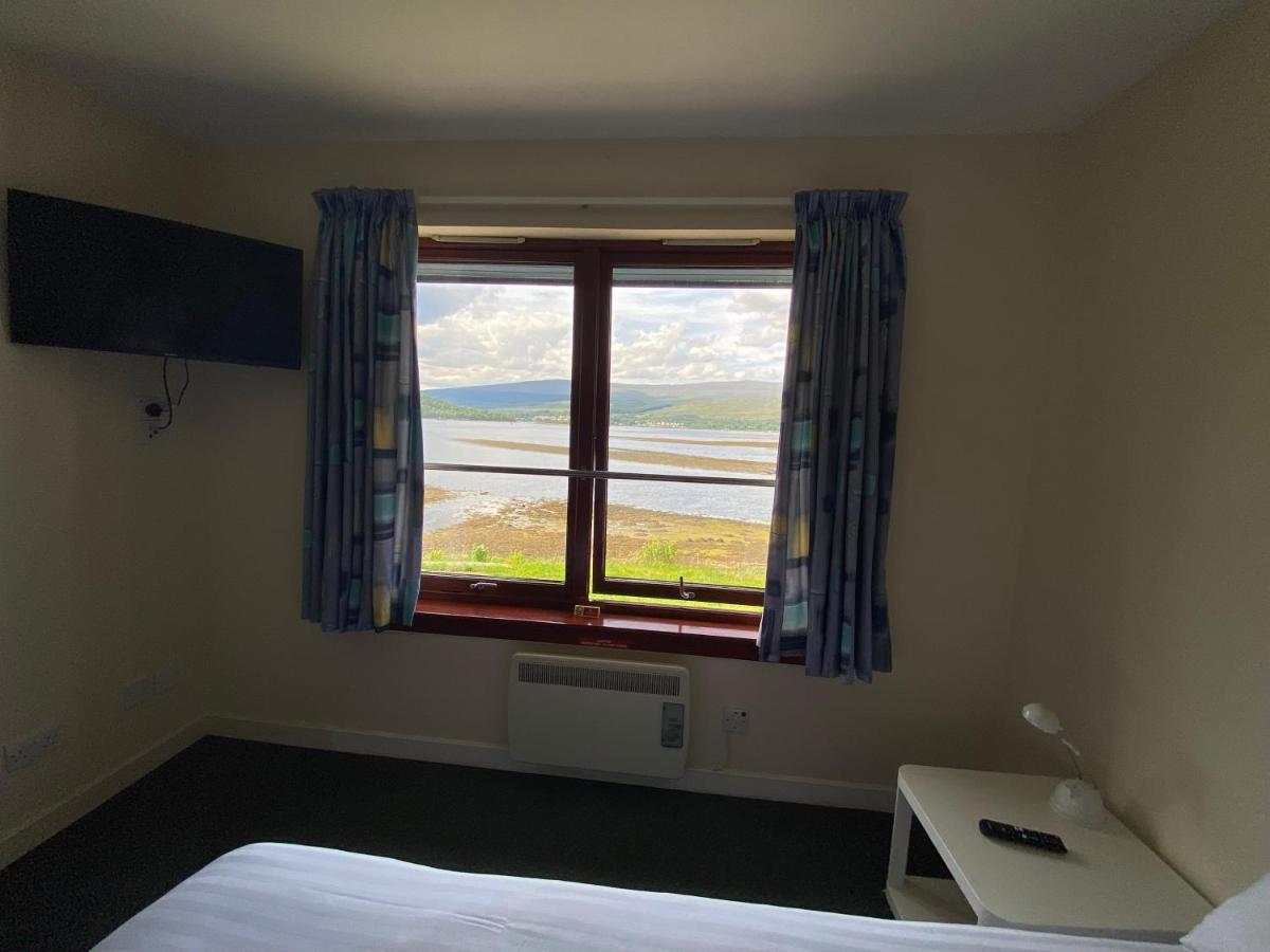 Waterfront Lodge - Accommodation Only Fort William Exterior photo